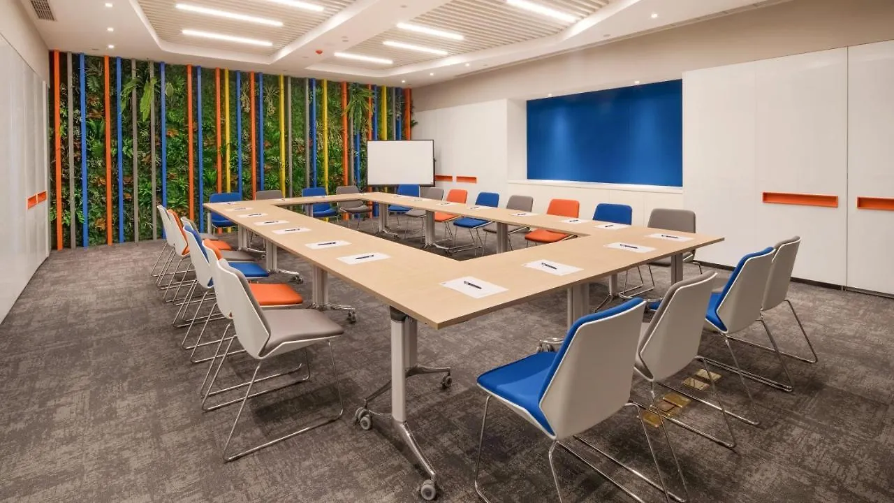 Holiday Inn Express Shanghai Hongqiao North By Ihg Fengbang 4*,